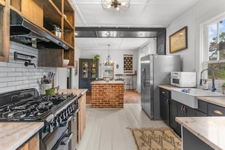 318 W South St, Greensboro, GA 30642