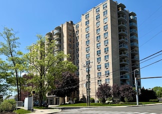1 Strawberry Hill Ct Unit 2B, Stamford, CT 06902