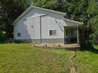 2194 Mound View Ln, Harpers Ferry, IA 52146