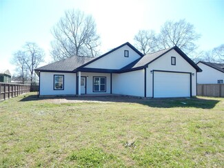 16430 Farmview Dr, Conroe, TX 77303