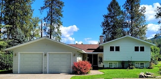 301 Woodland Dr, Pinehurst, ID 83850
