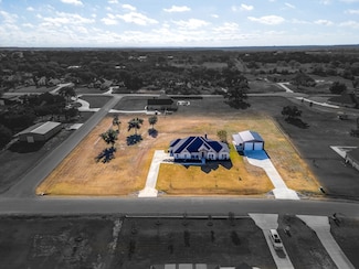 423 Creekside Ct, Hudson Oaks, TX 76087