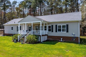 33 Douglas St, Reedville, VA 22539
