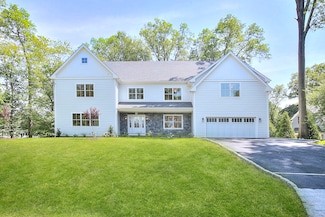 59 Thornhill Rd, Fairfield, CT 06824