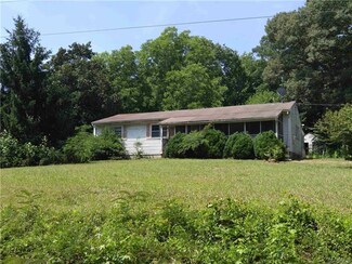 210 Moorings Rd, Dendron, VA 23839