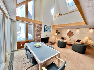 65 Pond View Rd, Winhall, VT 05340