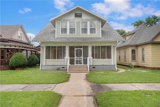 704 Lincoln St, Coffeyville, KS 67337