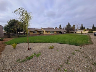 525 N Crenshaw St, Visalia, CA 93291
