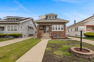 821 S 20th Ave, Maywood, IL 60153