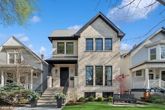 1934 W Patterson Ave, Chicago, IL 60613