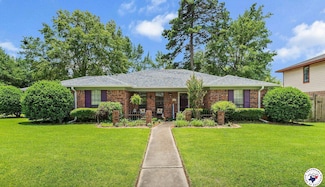 201 Larkspur Ln, Wake Village, TX 75501