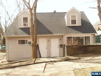 2 Elizabeth St, Ridgefield, NJ 07657