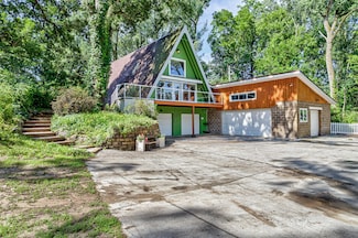532 W Riverside Rd, Ames, IA 50010