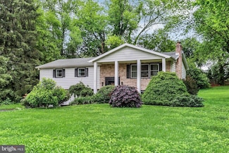 301 Lynbrook Dr N, York, PA 17402