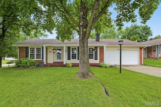 1273 Woodpath Dr, Florissant, MO 63031