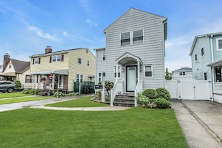 85-28 252nd St, Bellerose, NY 11426