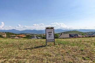 4926 Summerview Dr, Medford, OR 97504