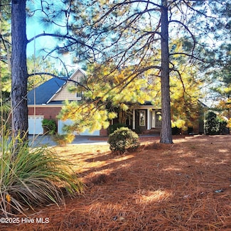 223 Longleaf Dr, West End, NC 27376