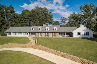 1400 Thomas Cir, Cookeville, TN 38506