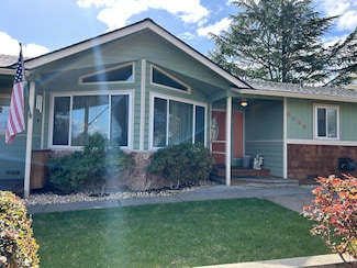 2956 Pennington Dr, Medford, OR 97504