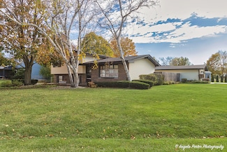 103 Longmeadow Dr, Lindenhurst, IL 60046