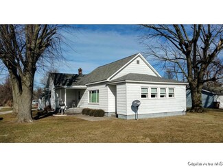 523 E Prairie St, Virden, IL 62690