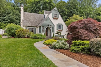 100 Norman Rd, New Rochelle, NY 10804