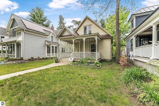521 Fifth St, Traverse City, MI 49684