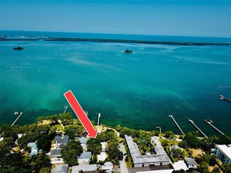 1069 Victoria Dr, Dunedin, FL 34698