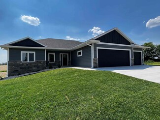 797 Waveland Rd, Janesville, WI 53548