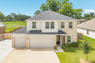553 Green Meadows Dr, West Columbia, TX 77486