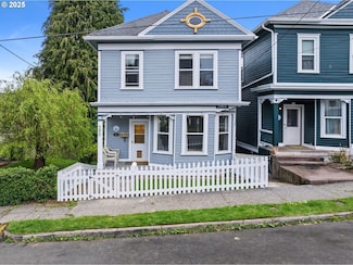 590 17th St, Astoria, OR 97103