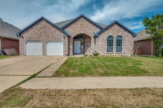 203 E Lynn Creek Dr, Arlington, TX 76002