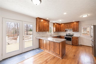 6924 Longview Dr, Quinton, VA 23141