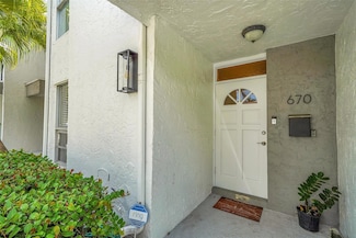 670 Kensington Place Unit 5B, Wilton Manors, FL 33305