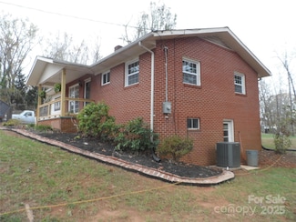 205 Phillips St, Morganton, NC 28655