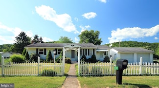 390 E Race St, Julian, PA 16844