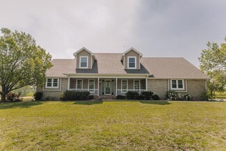 201 S Country Estates Dr, Salina, KS 67401