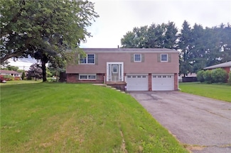 418 Newport Dr, Greensburg, PA 15601