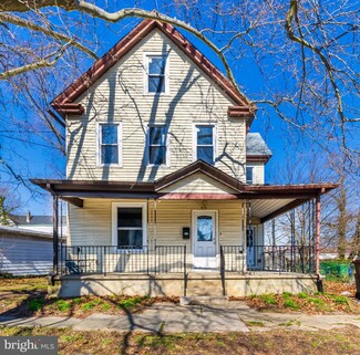 319 2nd St, Swedesboro, NJ 08085