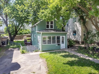 1011 Burr St, Saint Paul, MN 55130