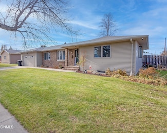 1215 University Ave, Williston, ND 58801