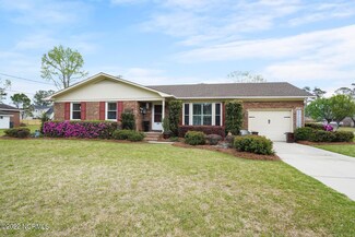 121 Brookfield Dr, Wilmington, NC 28405