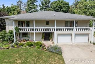 1217 El Camino Dr NW, Grand Rapids, MI 49504