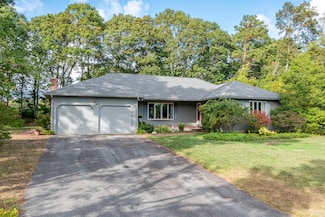 4 Vesper Dr, Pocasset, MA 02559
