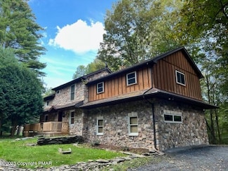 130 Donaldson Rd, Cresco, PA 18326