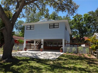 7010 2nd St N, Saint Petersburg, FL 33702