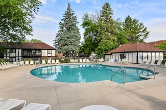 5 Highwood Ct Unit C, Williams Bay, WI 53191