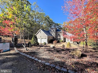 113 Silver Cloud Ln, Hazleton, PA 18202