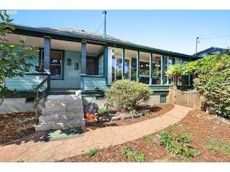 1132 Ash Ave, Cottage Grove, OR 97424